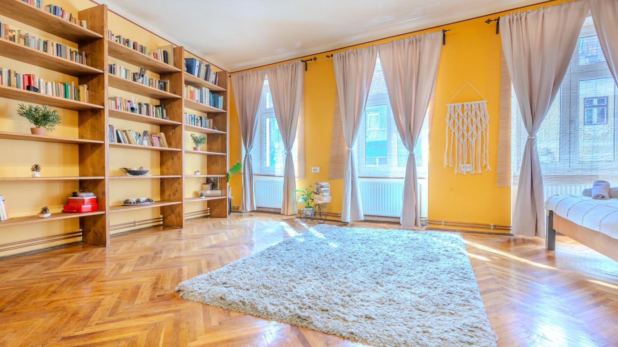 Tree House-Old Town Brasov Apartment Luaran gambar