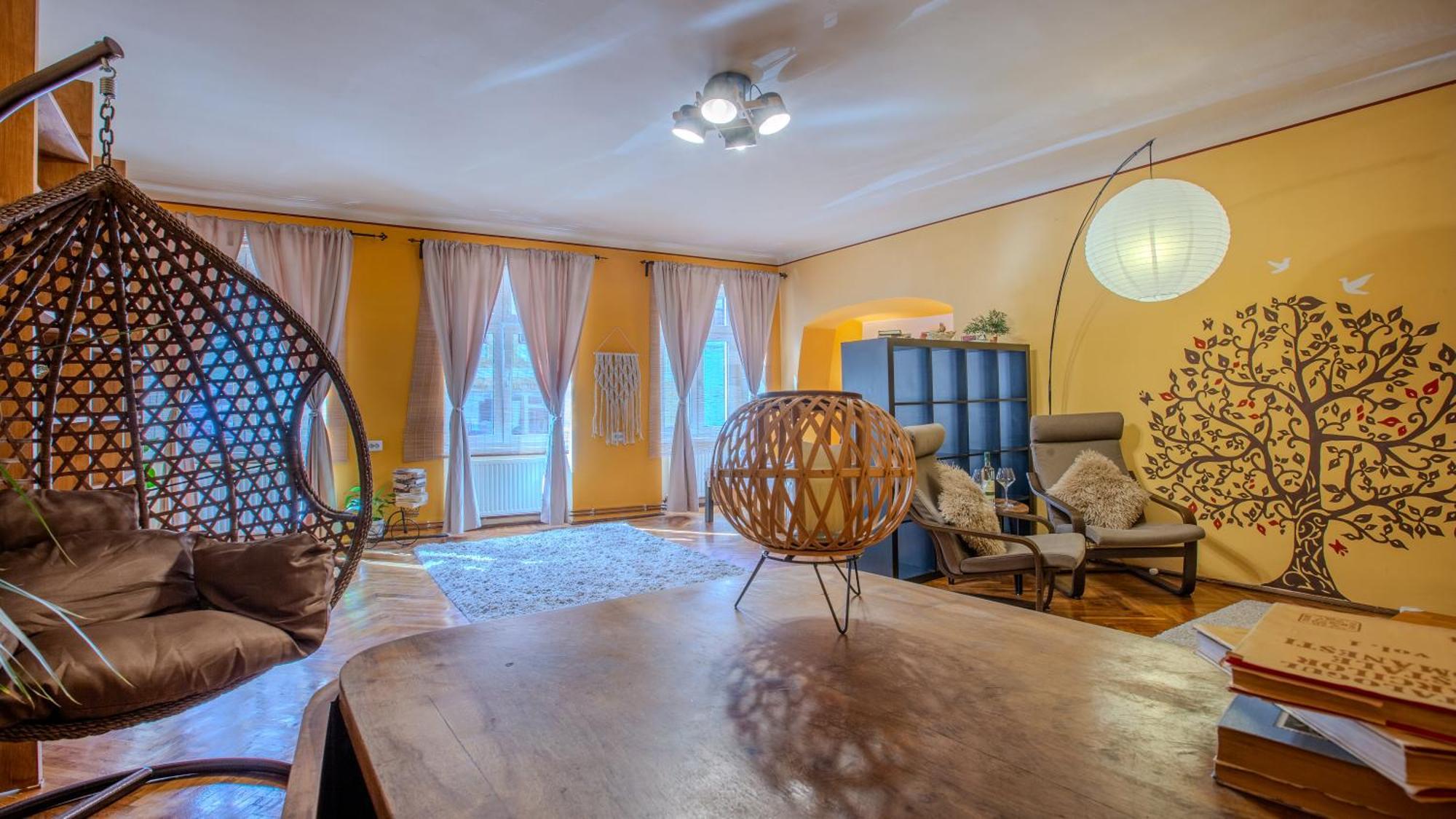 Tree House-Old Town Brasov Apartment Luaran gambar