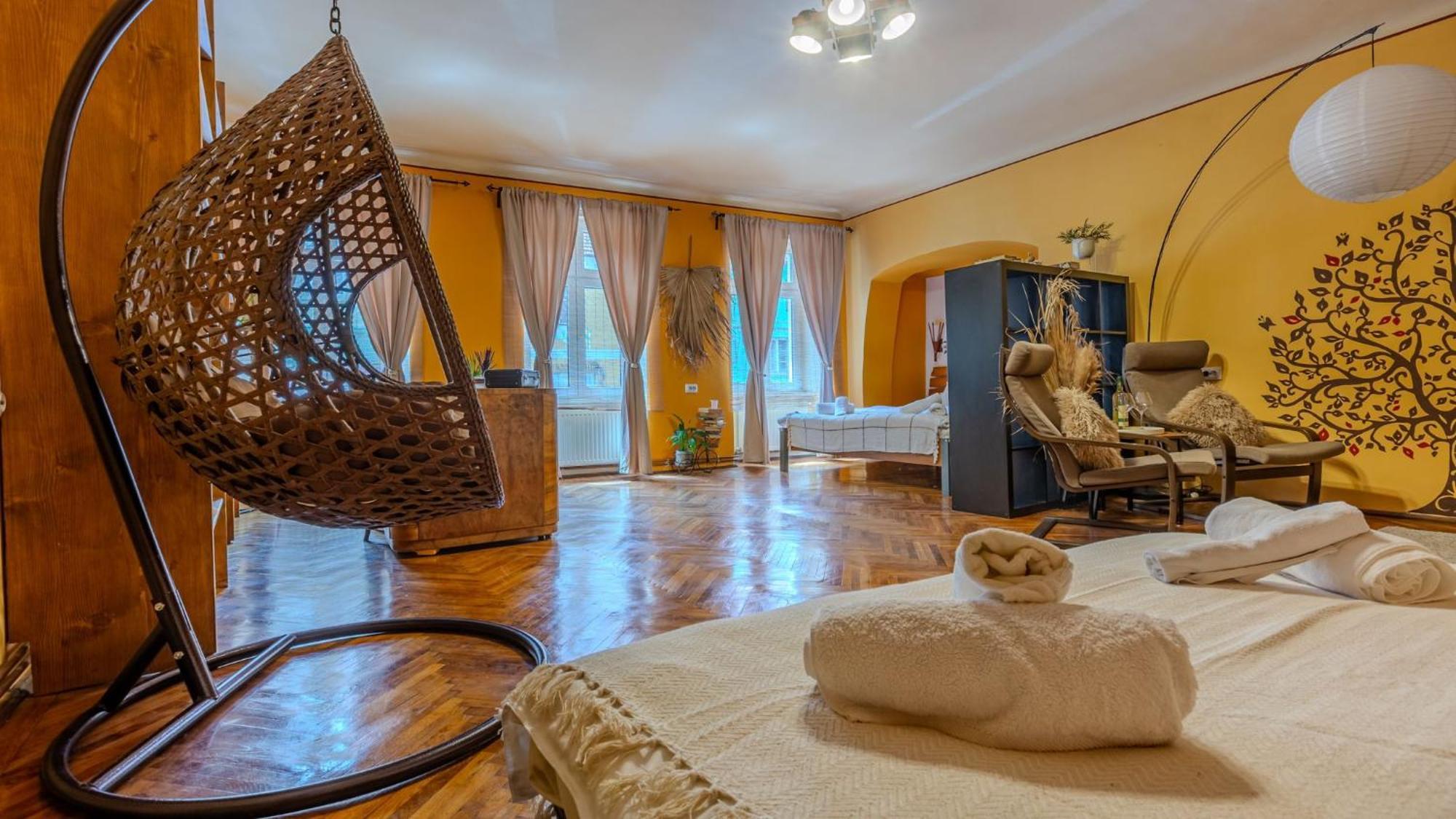 Tree House-Old Town Brasov Apartment Luaran gambar